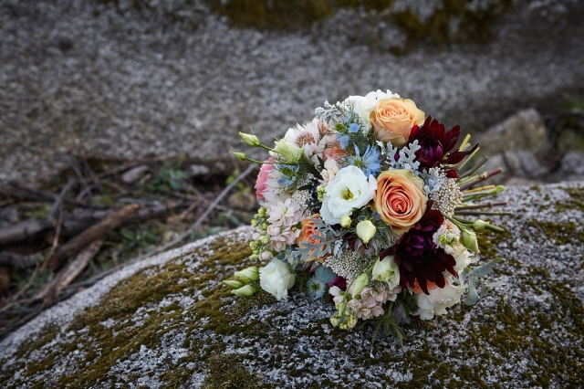 Svatební kytice má podtrhnout dojem nevěsty