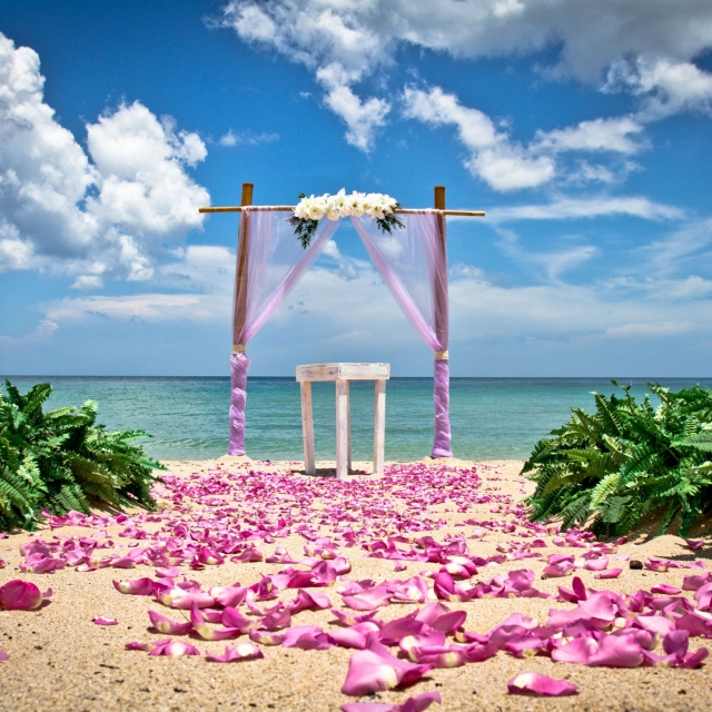 Svatby na pláži se stávají čím dál populárnější!