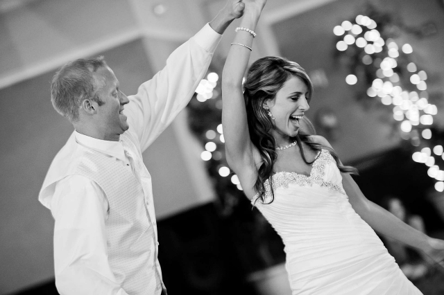 Tanec na svatbu zkrátka patří.