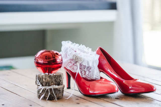 V teniskách, nebo naboso? Svatební boty odrážejí osobnost nevěsty