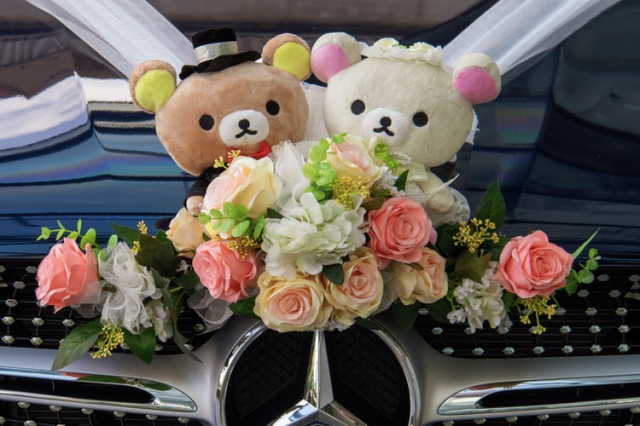 Svatební dekorace na auto: S touto výzdobou kolonu nepřehlédnete