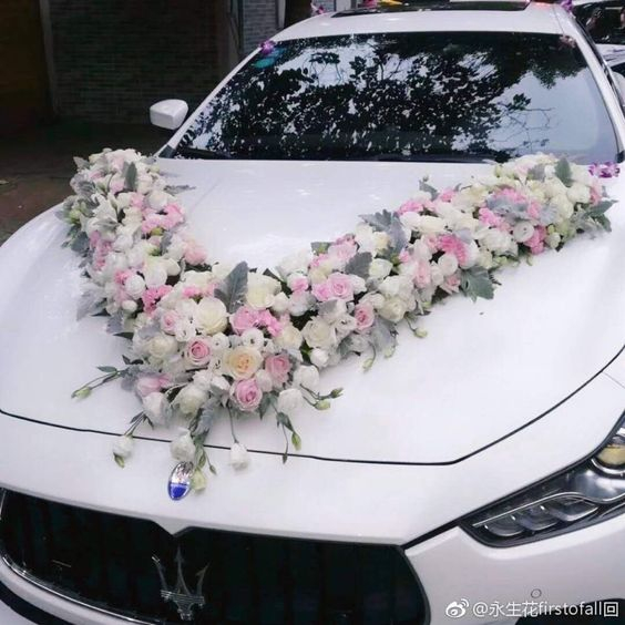 Svatební dekorace na auto: S touto výzdobou kolonu nepřehlédnete