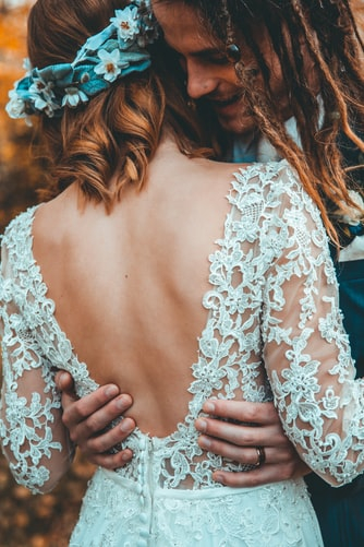 Boho svatební šaty: Sluší romantickým vílám i nespoutaným divoškám