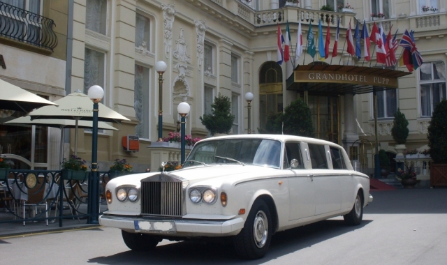 Exkluzivní vůz na svatbu? Jedině Rolls-Royce!