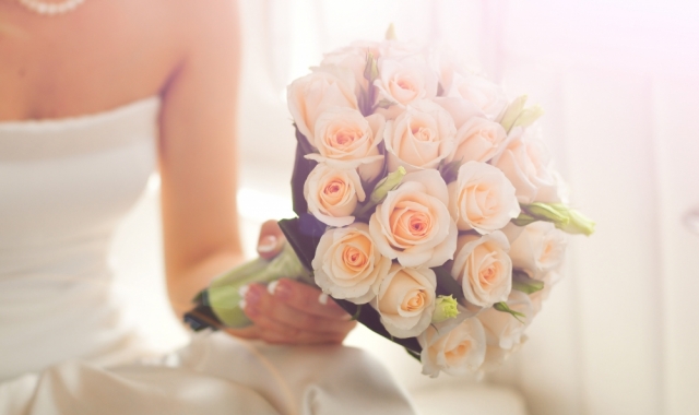 Proč nevěsta na svatbě hází kyticí?