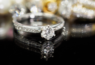 Snubní a zásnubní prsteny – Jak si vybrat ty pravé?