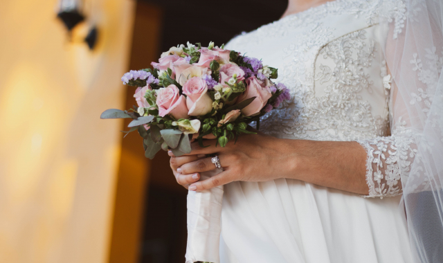 Zásnubní a snubní prsten: Jak je nosit po svatbě